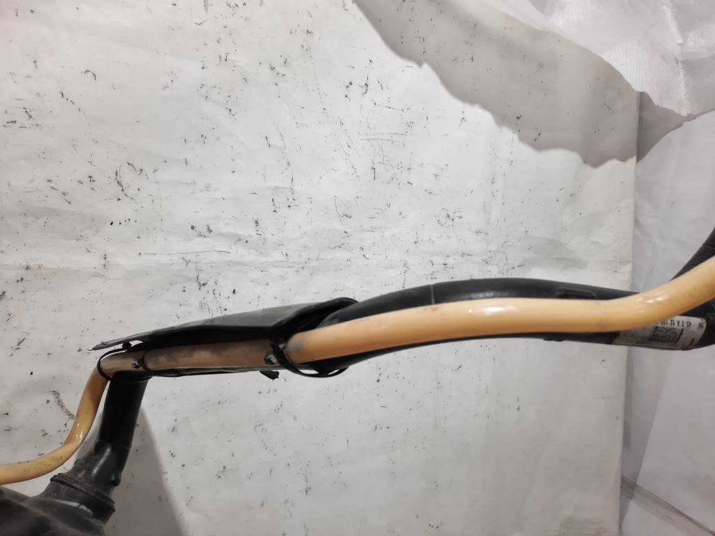 Passat s Бензобак с горловиной Volkswagen Passat S 2012-2016 561201055A Volkswagen Passat S 3