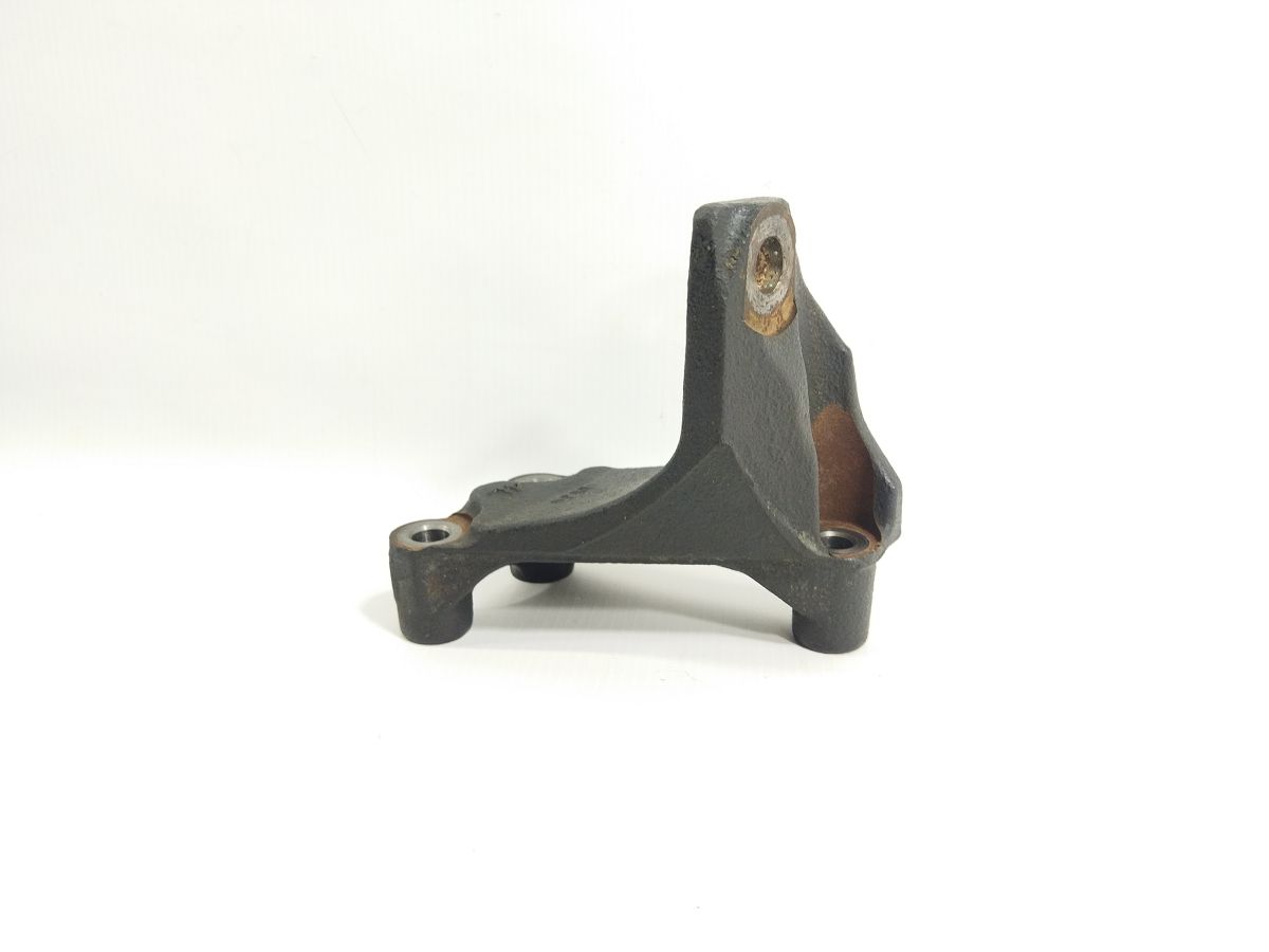 Camry Кронштейн подушки двигателя правый Toyota Camry 2015-2017 123190V020 Toyota Camry 2