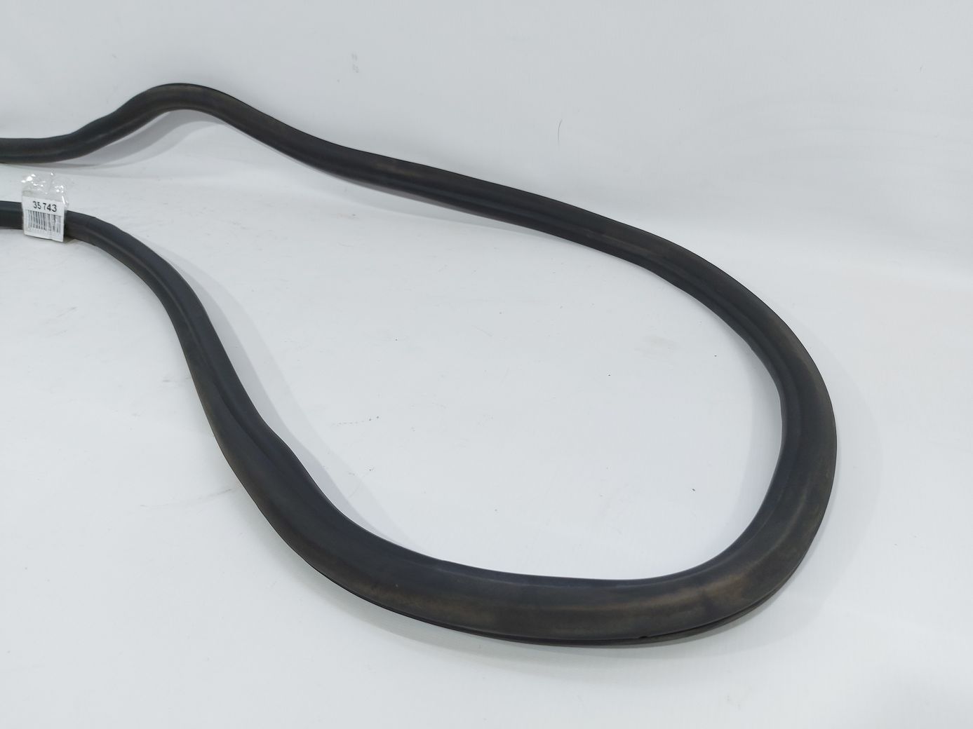 Trax Уплотнительная резинка проёма двери передней левой/правой Chevrolet Trax 2015-2021 94550166 Chevrolet Trax 2