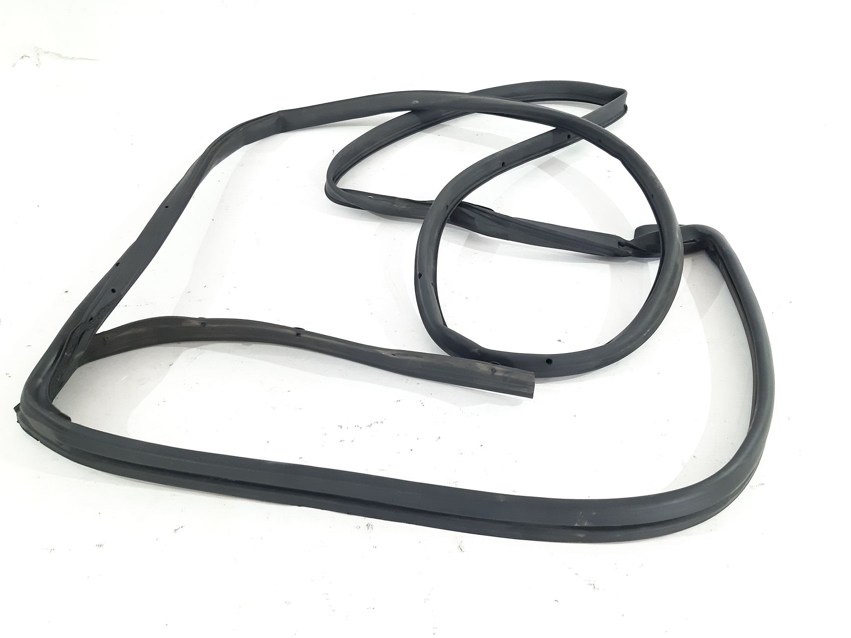 3. Уплотнитель двери задней левой Mazda 3 2010-2013 BBM473760C Mazda 3