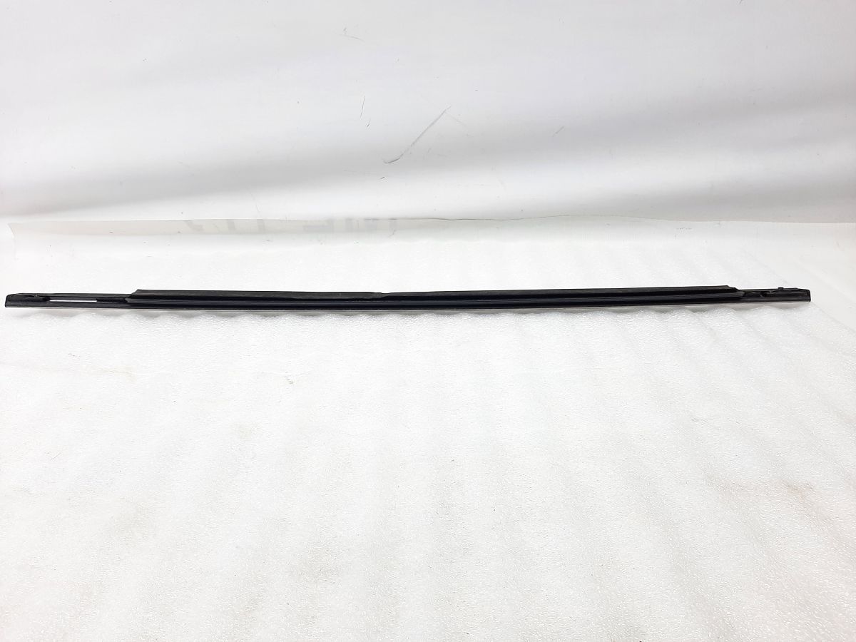 Sonata Ущільнювальна гумка скла задньої лівої зовнішня (хром) Hyundai Sonata 2011-2015 832103S000 Hyundai Sonata 2