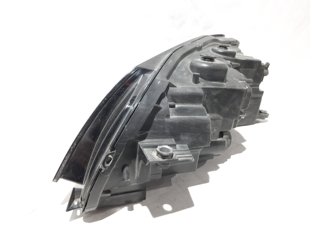 Товари з дефектами Фара передня права (дефект) Volkswagen Passat S 2012-2015 561941006D Volkswagen Passat S 9