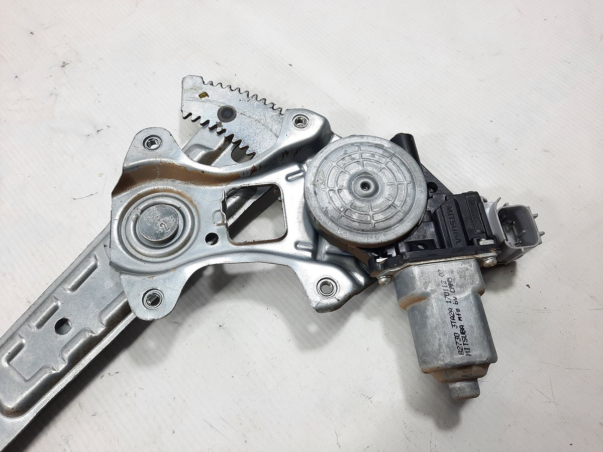 Sentra Склопідйомник дверей задньої правої Nissan Sentra 2013-2015 827203SG0A Nissan Sentra 3