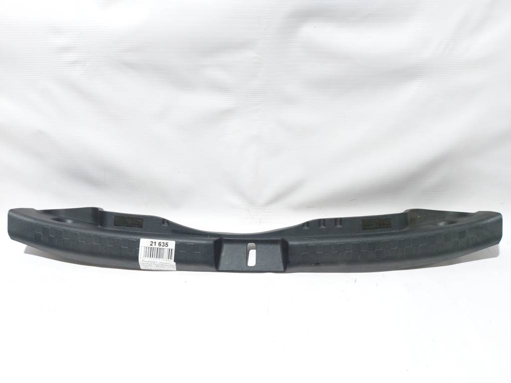 Prius c. Накладка задней панели багажного отделения Toyota Prius C 2012-2019 6471652190C0 Toyota Prius C