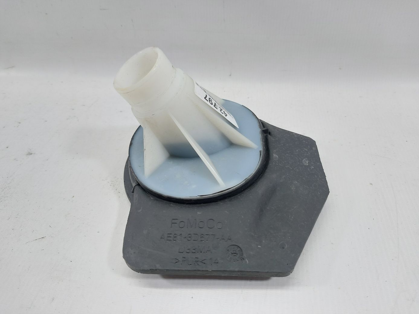 Fiesta. Пыльник рулевой колонки Ford Fiesta 2011-2019 AE8Z3D677A Ford Fiesta