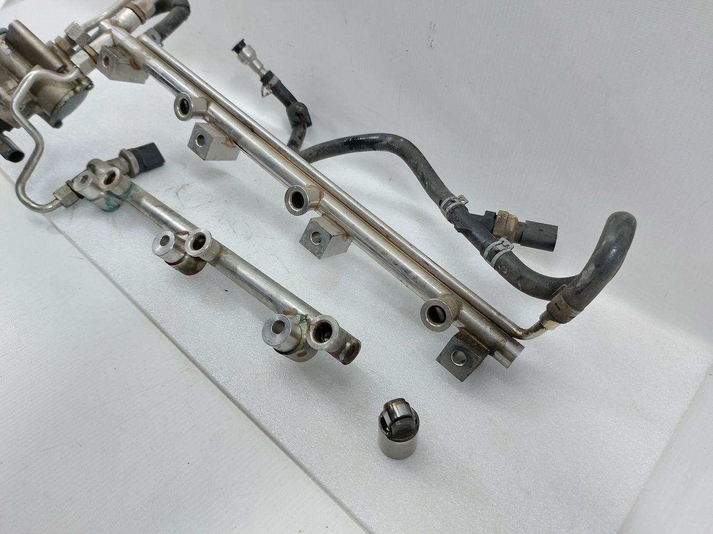 Xc 60 Паливна рампа Volkswagen Passat 2012-2018 03H133317P Volkswagen Passat 2