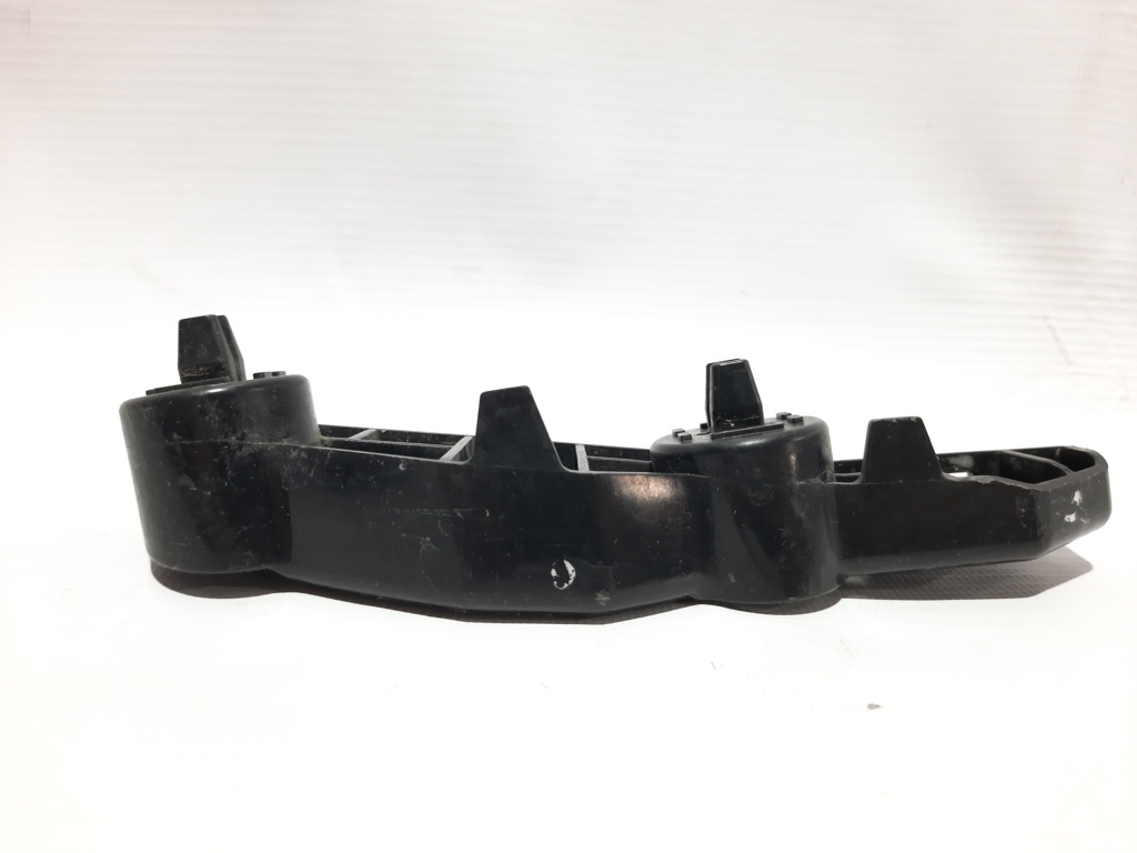 Sentra Кріплення переднього бампера праве Nissan Sentra 2013-2015 622243SH0A Nissan Sentra 4
