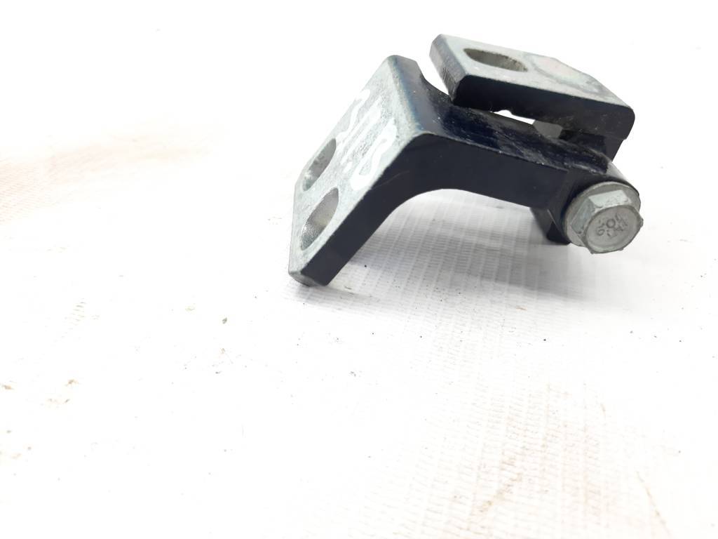 Dart Петля дверей задньої/передньої правої верхня Dodge Dart 2013-2019 68082432AE Dodge Dart 12