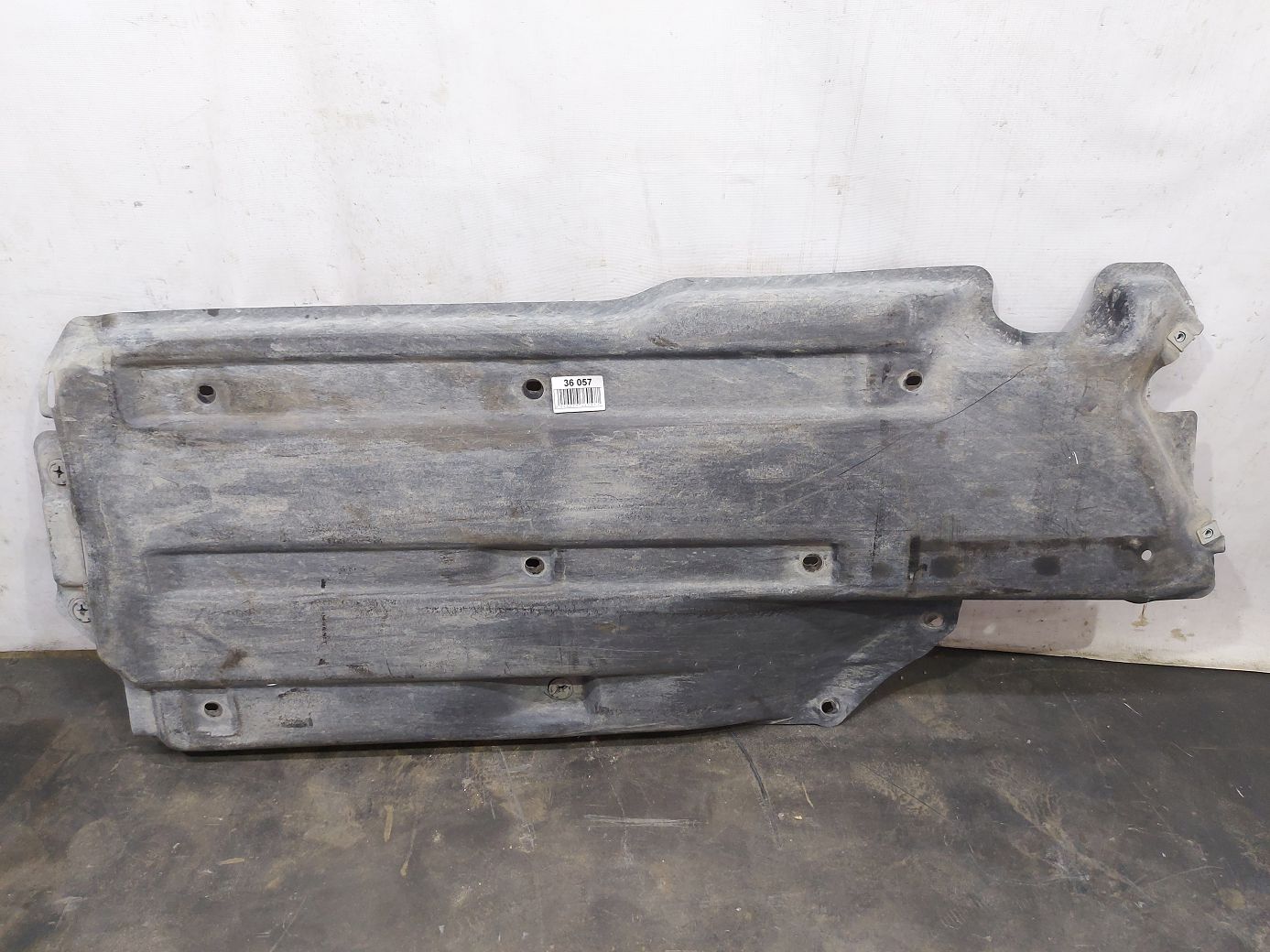 Dart. Захист днища центральний лівий Dodge Dart 2013-2019 68082725AE Dodge Dart