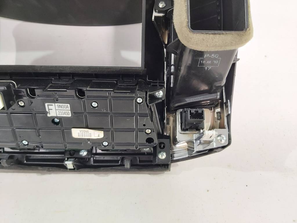 Maxima Кнопки управления монитора с воздуховодами Nissan Maxima '11 Nissan Maxima 2011 9N00A210450 Nissan Maxima 6