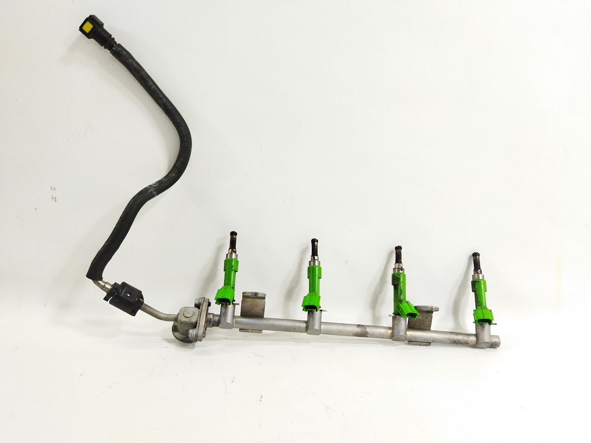 Camry. Паливна рейка з форсунками Toyota Camry 2015-2017 2381436050 Toyota Camry