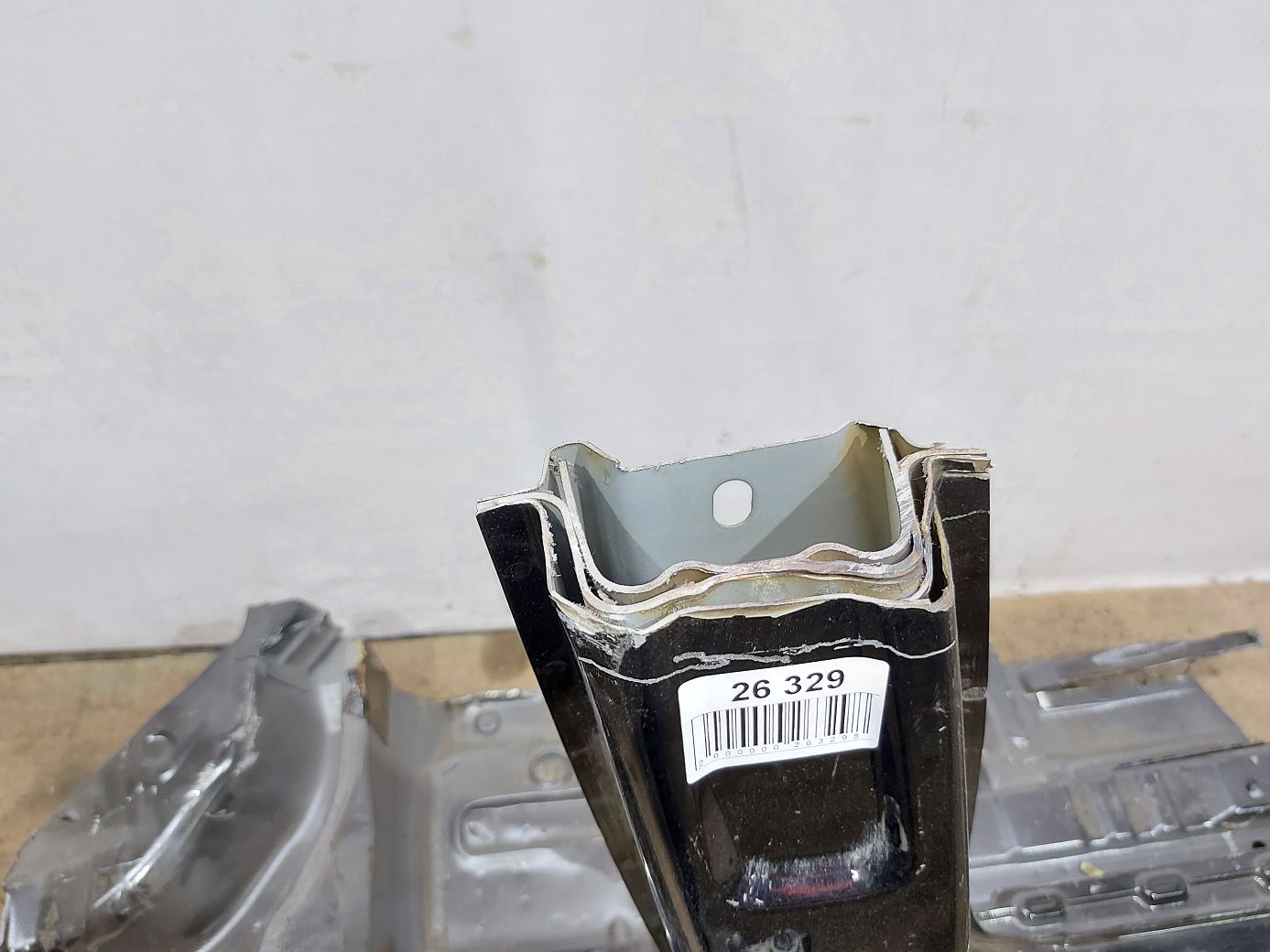 Passat s Стойка центральная правая (металл) Volkswagen Passat S 2012-2019 561809606A Volkswagen Passat S 5