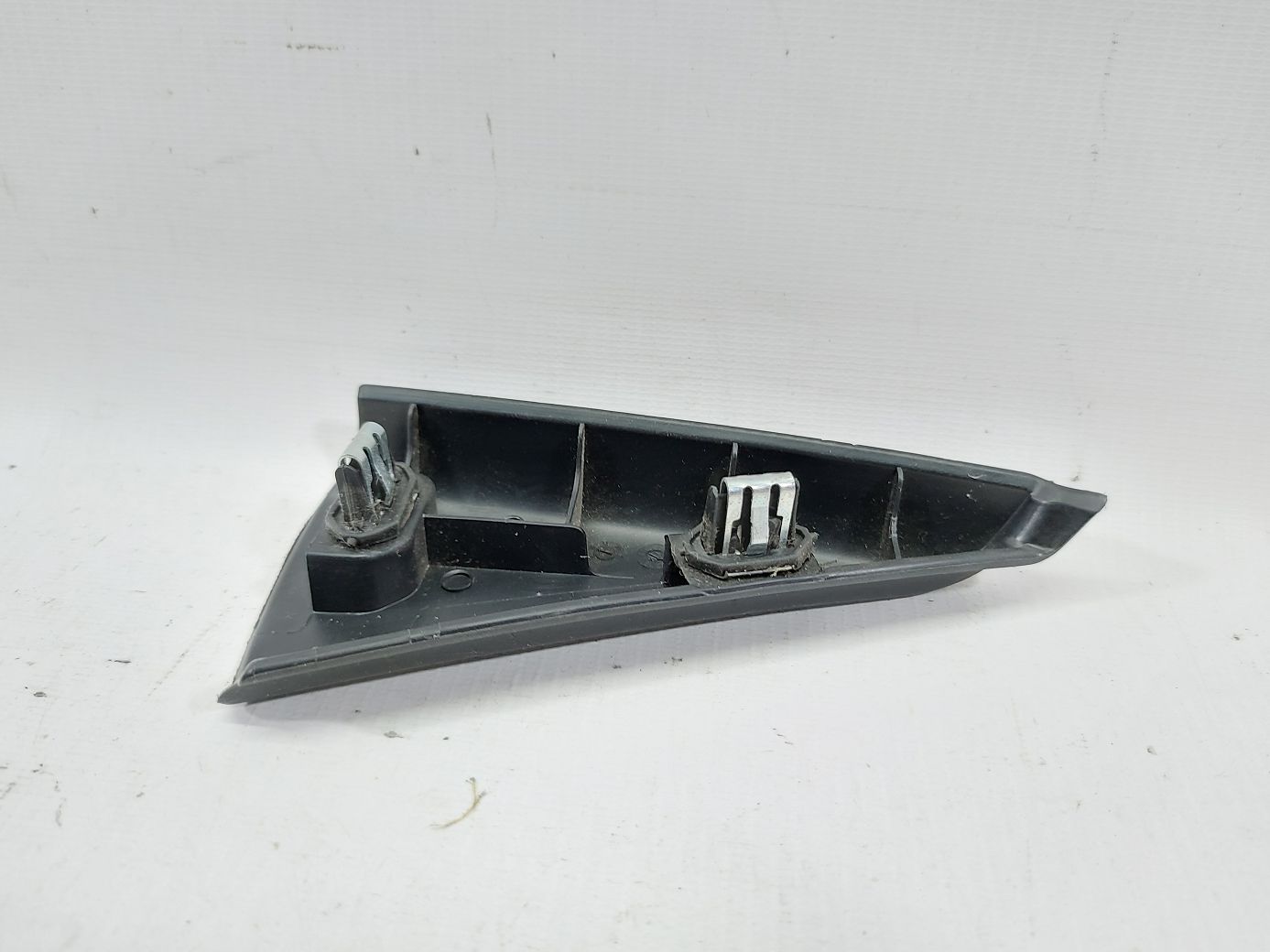 Dart Кутник дверей задньої лівої внутрішній Dodge Dart 2013-2016 1TR43DX9AA Dodge Dart 3