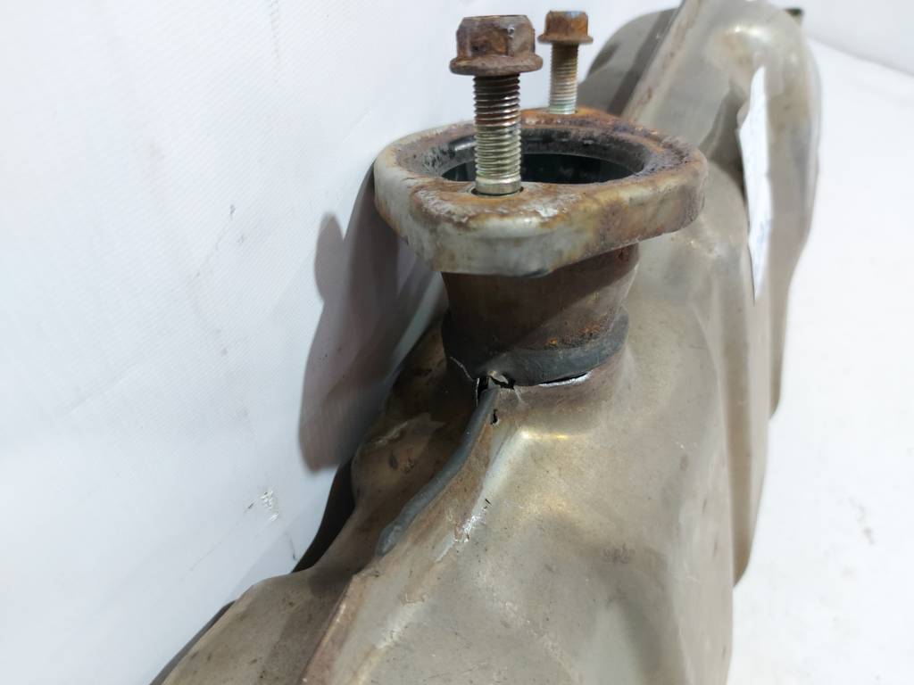 3 Вихлопний глушник Mazda 3 2014-2018 PE7040100B Mazda 3 5