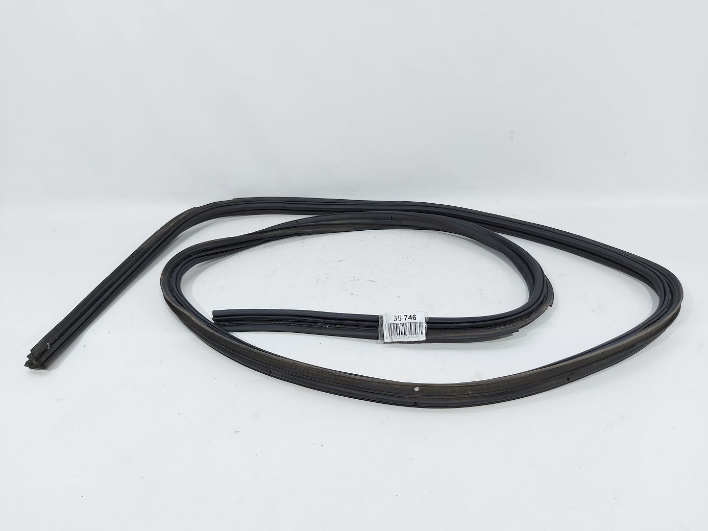 Trax. Уплотнительная резинка багажного проёма Chevrolet Trax 2017 42751845 Chevrolet Trax