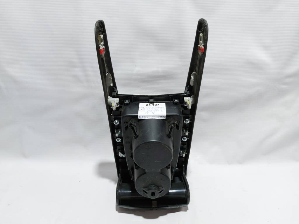 3 Підсклянник центральної консолі Mazda 3 2017-2018 BAEK6443Y39 Mazda 3 5 3 Підсклянник центральної консолі Mazda 3 2017-2018 BAEK6443Y39 Mazda 3 5