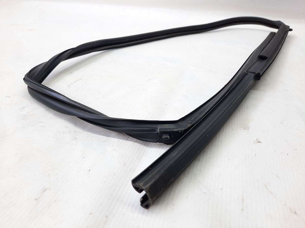 Scion iq Ущільнювальна гумка скла двері передньої правої Toyota Scion IQ 2012-2013 6814174020 Toyota Scion IQ 5