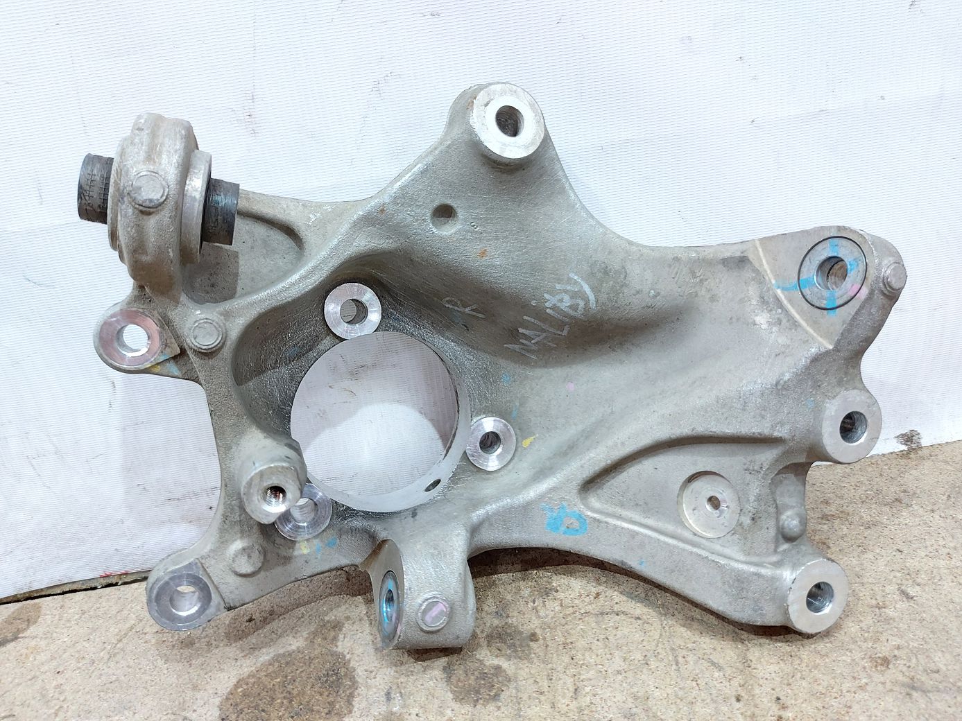 Malibu Поворотный кулак задний правый Chevrolet Malibu 2013-2015 23432049 Chevrolet Malibu 5