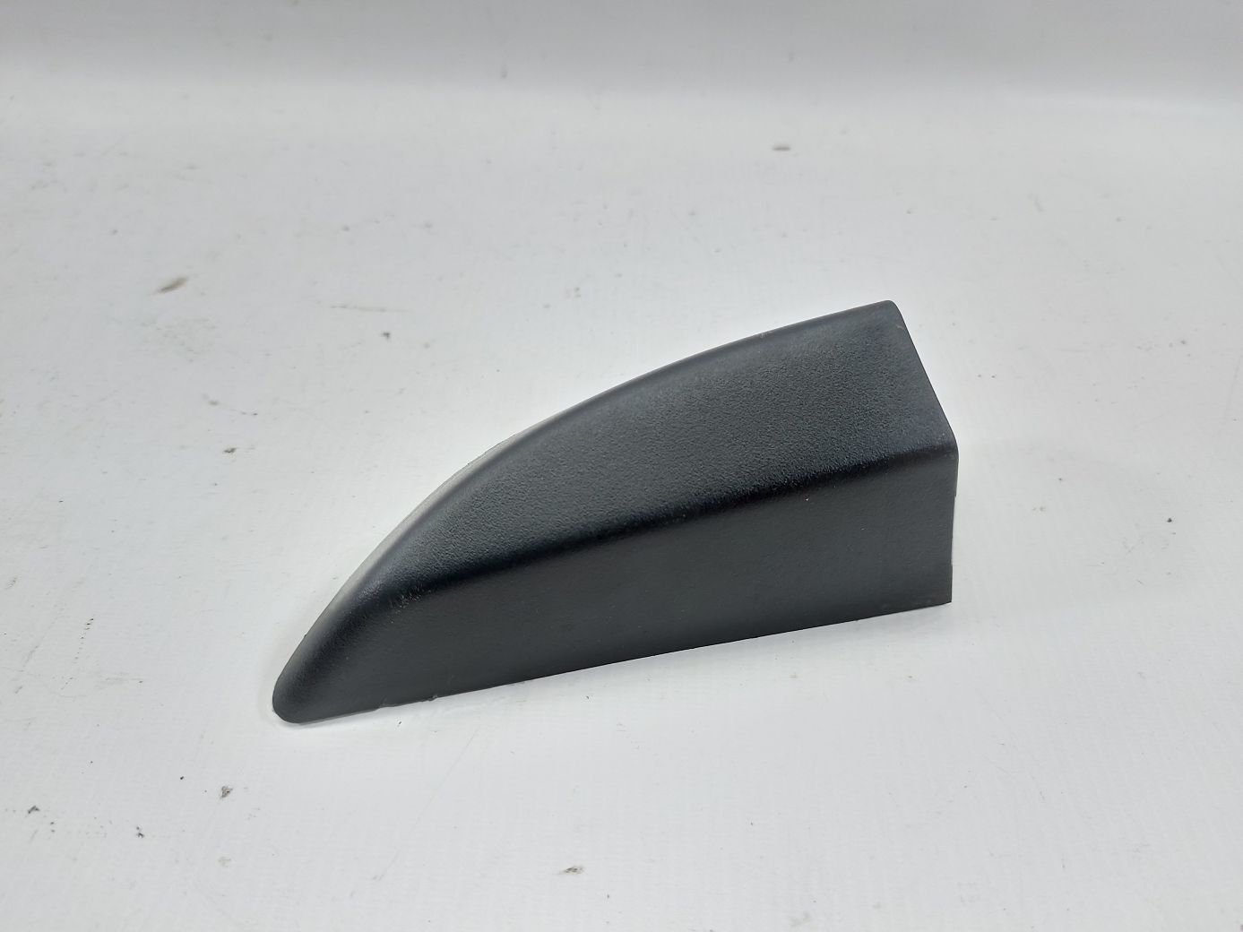 Compass. Уплотнитель двери передней левой внутренний Jeep Compass 2009-2017 1KM03DX9AB Jeep Compass