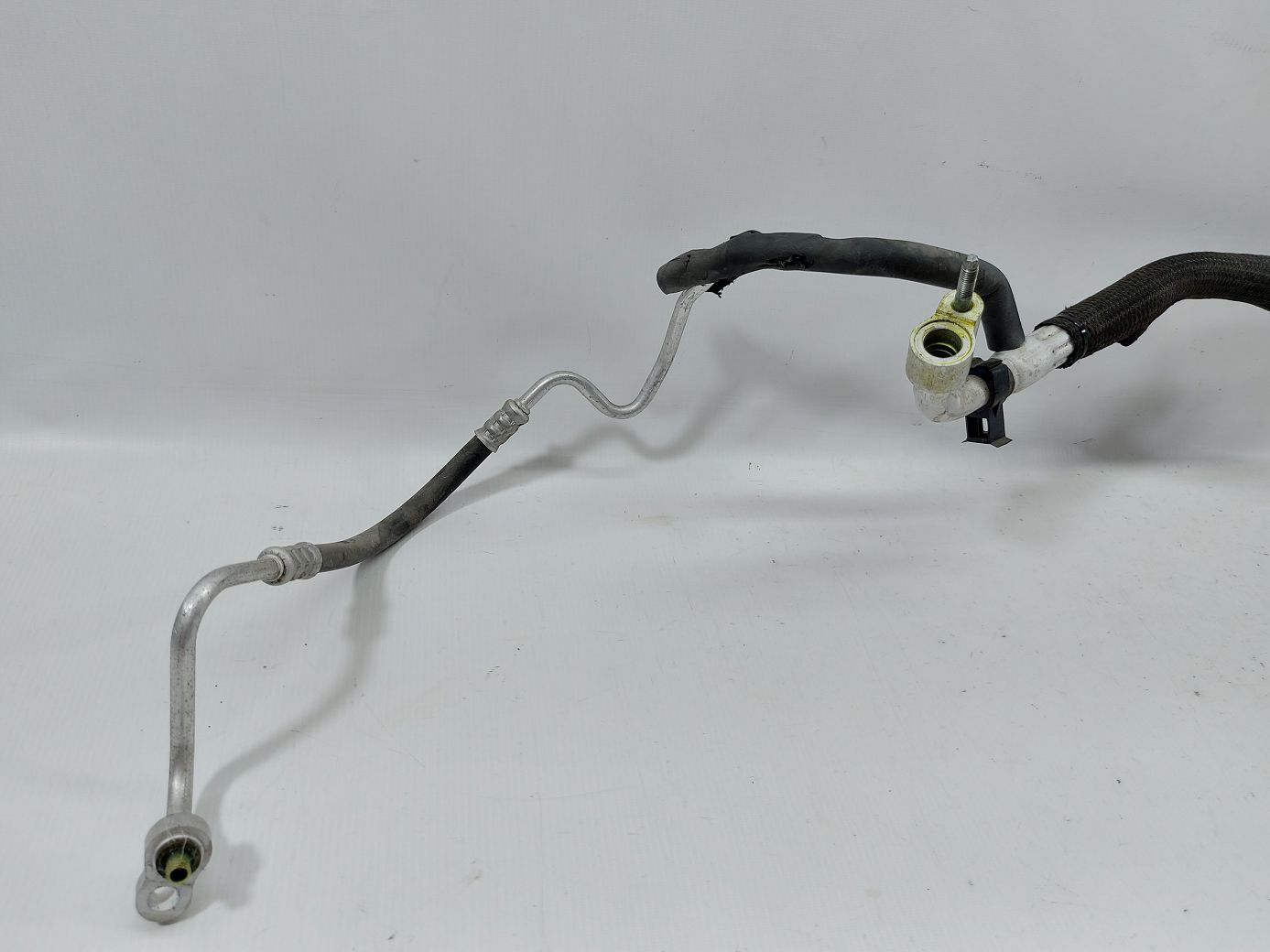 Malibu Трубка кондиціонера із заправним штуцером Chevrolet Malibu 2013 22923531 Chevrolet Malibu 2