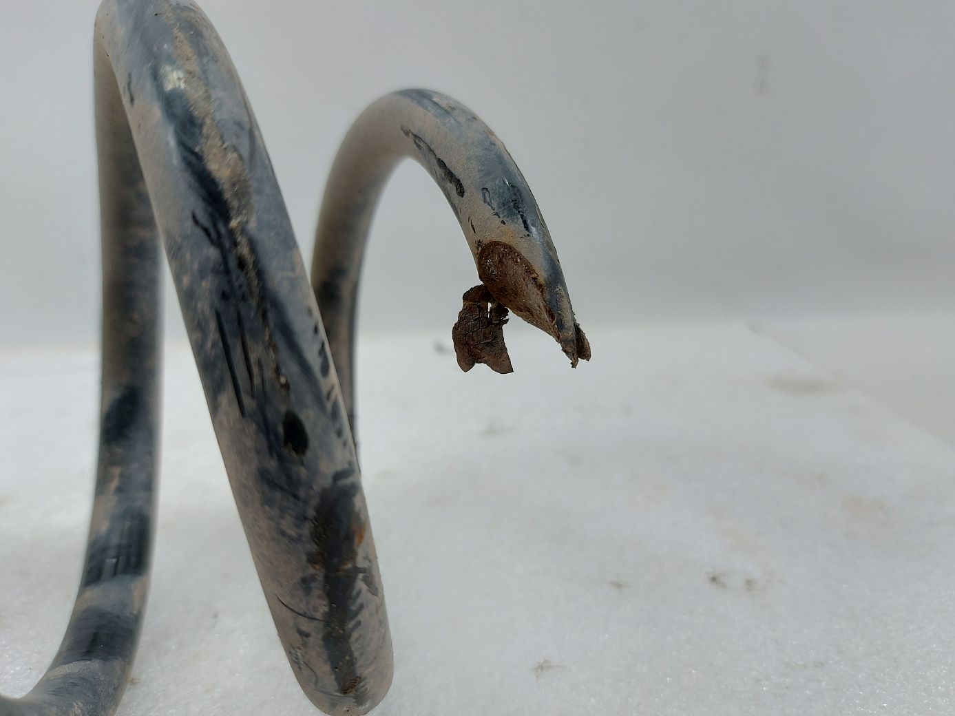 Malibu Пружина амортизатора заднього ліва/права (шлюб, бракує шматка) Chevrolet Malibu 2013-2015 22816872 Chevrolet Malibu 2