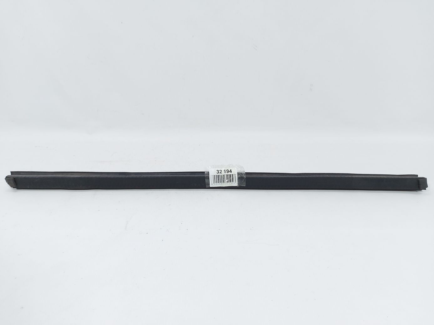 Mkt. Уплотнительная резинка стекла двери передней левой внутр Lincoln MKT 2010-2019 AE9Z7421457A Lincoln MKT