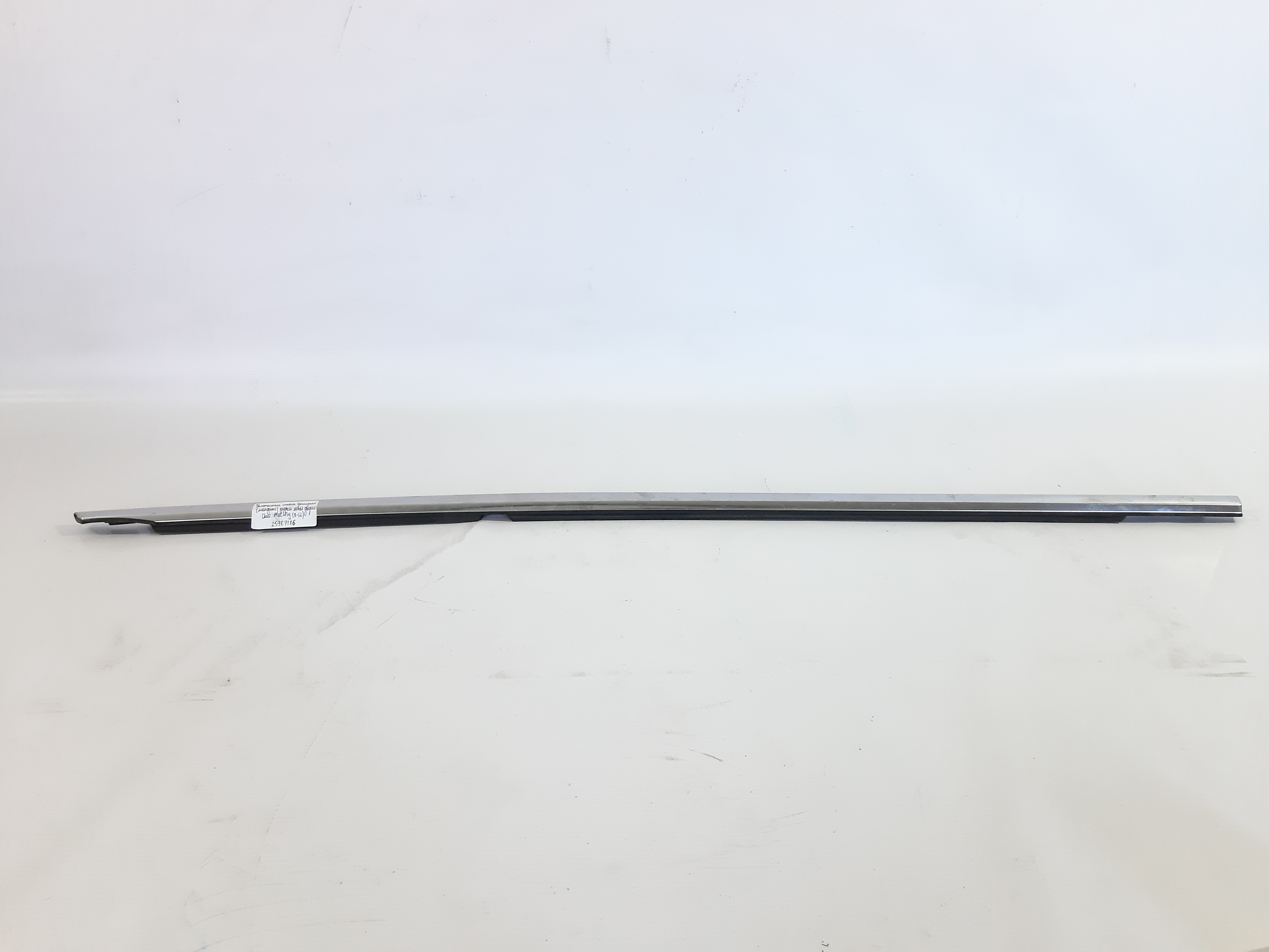 Malibu. Ущільнювач скла зовнішній(молдинг) двері задньої лівої Chevrolet Malibu 2008-2012 25987186 Chevrolet Malibu