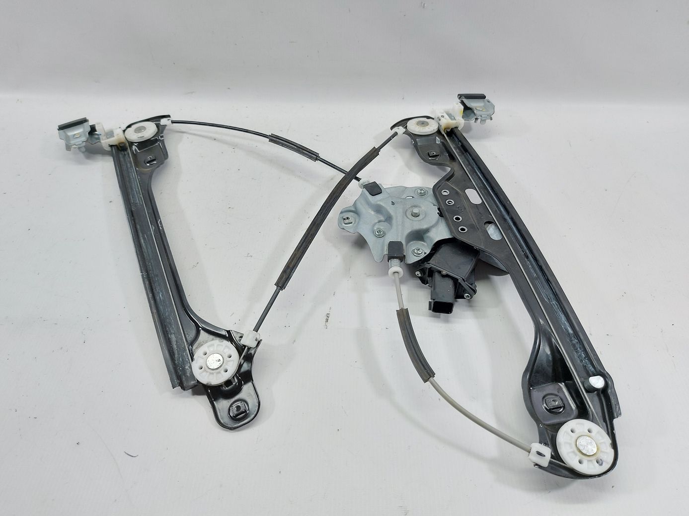 Regal Склопідйомник двері передньої правої Buick Regal 2013-2019 84005654 Buick Regal 3