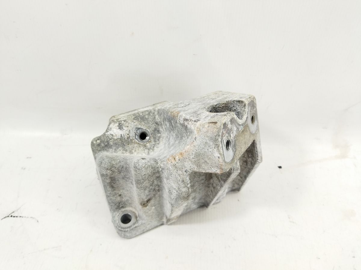 Charger Кронштейн подушки двигателя левый Dodge Charger 2011-2020 4726027AB Dodge Charger 2