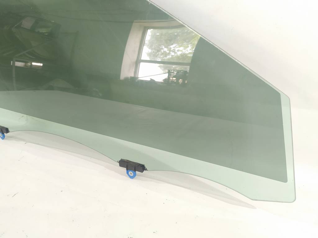 Camry Скло дверей передньої правої Toyota Camry 2015-2017 6810106300 Toyota Camry 3