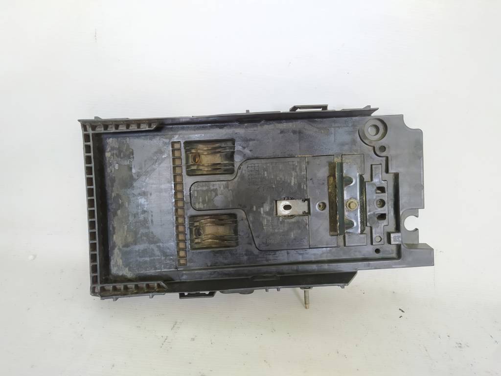 Fusion Подставка под АКБ Ford Fusion 2013-2020 DG9Z10732A Ford Fusion 4