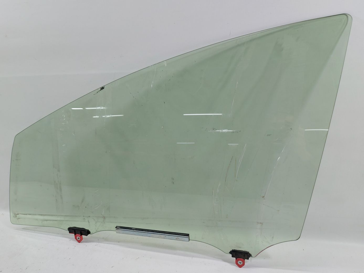 Prius. Скло дверей передньої лівої Toyota Prius 2012-2019 6810252030 Toyota Prius