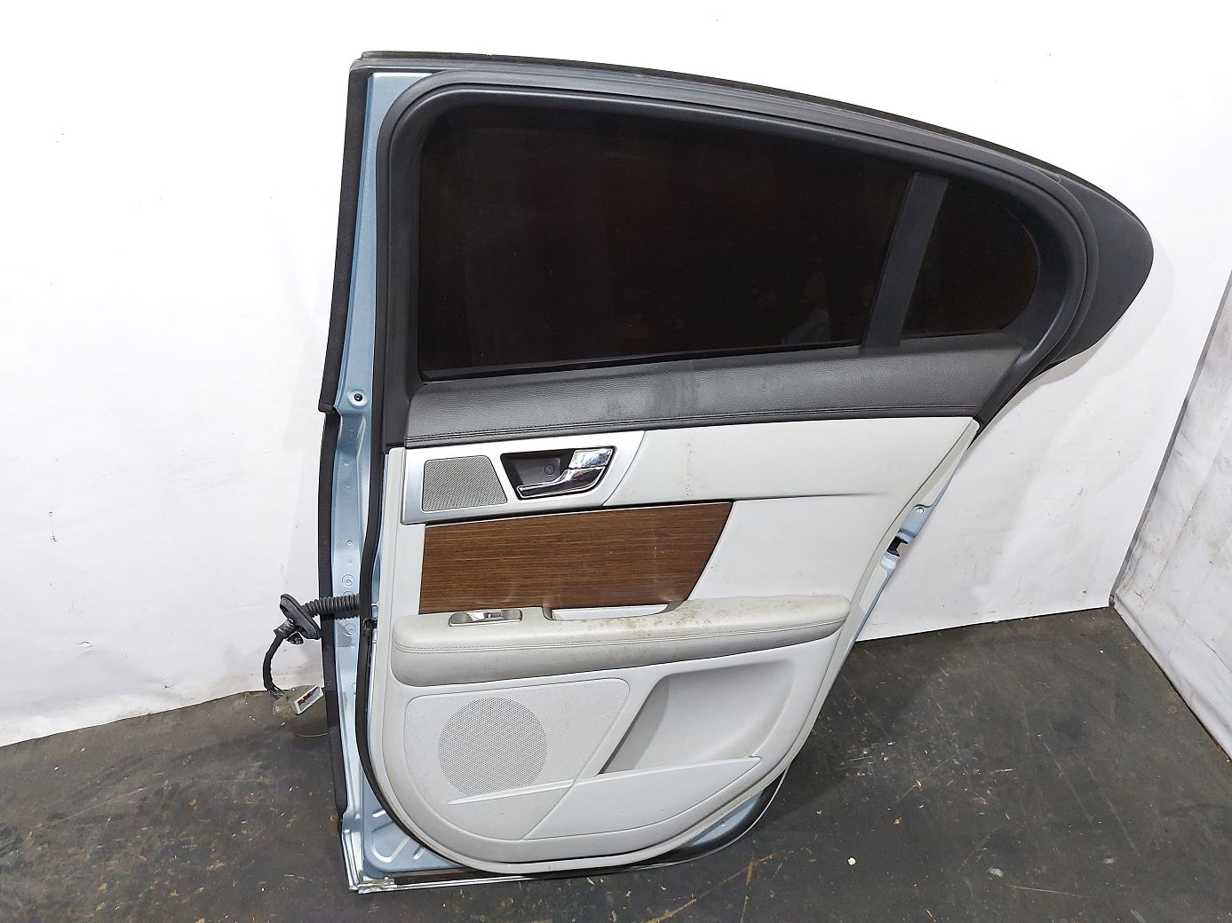 Xf Двері задні права Jaguar XF 2009-2015 C2Z2013 Jaguar XF 9