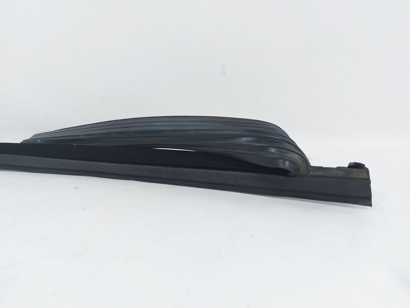 Focus Направляющая резинка стекла двери передней правой Ford Focus 2012-2015 DM5Z5821596A Ford Focus 5