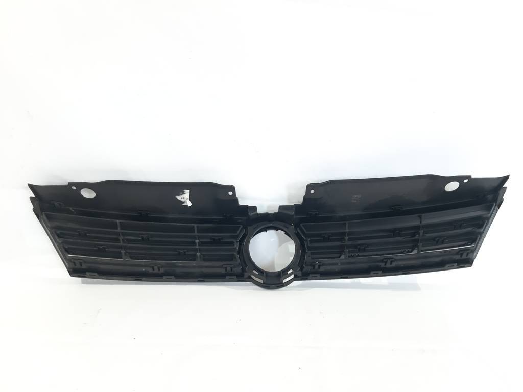 Товари з дефектами Решітка радіатора (дефект, немає хрому) Volkswagen Jetta sedan 2011-2014 5C6853651QWA Volkswagen Jetta sedan 6