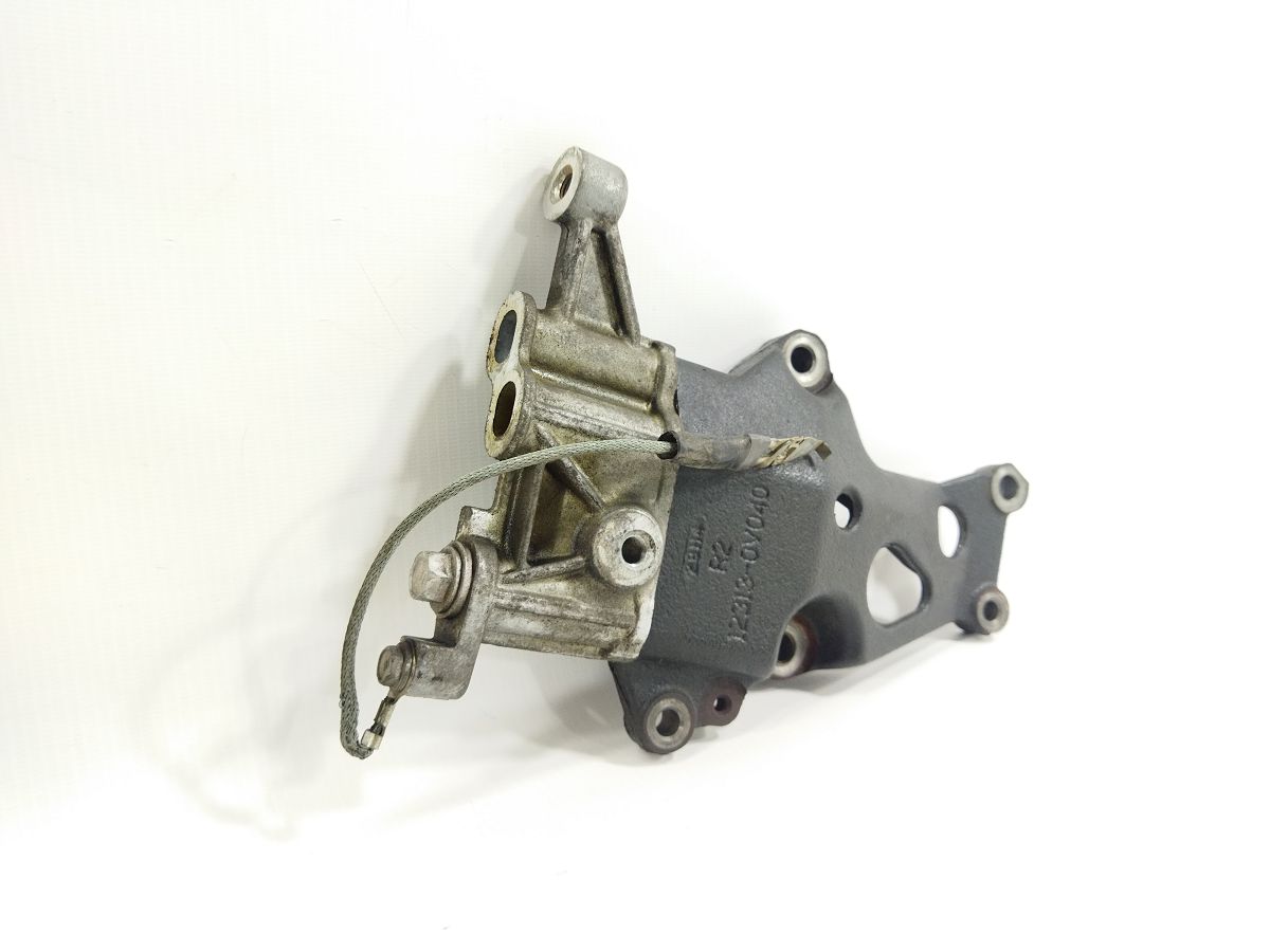 Camry Кронштейн подушки двигуна передній верхній Toyota Camry 2015-2017 123130V040 Toyota Camry 2