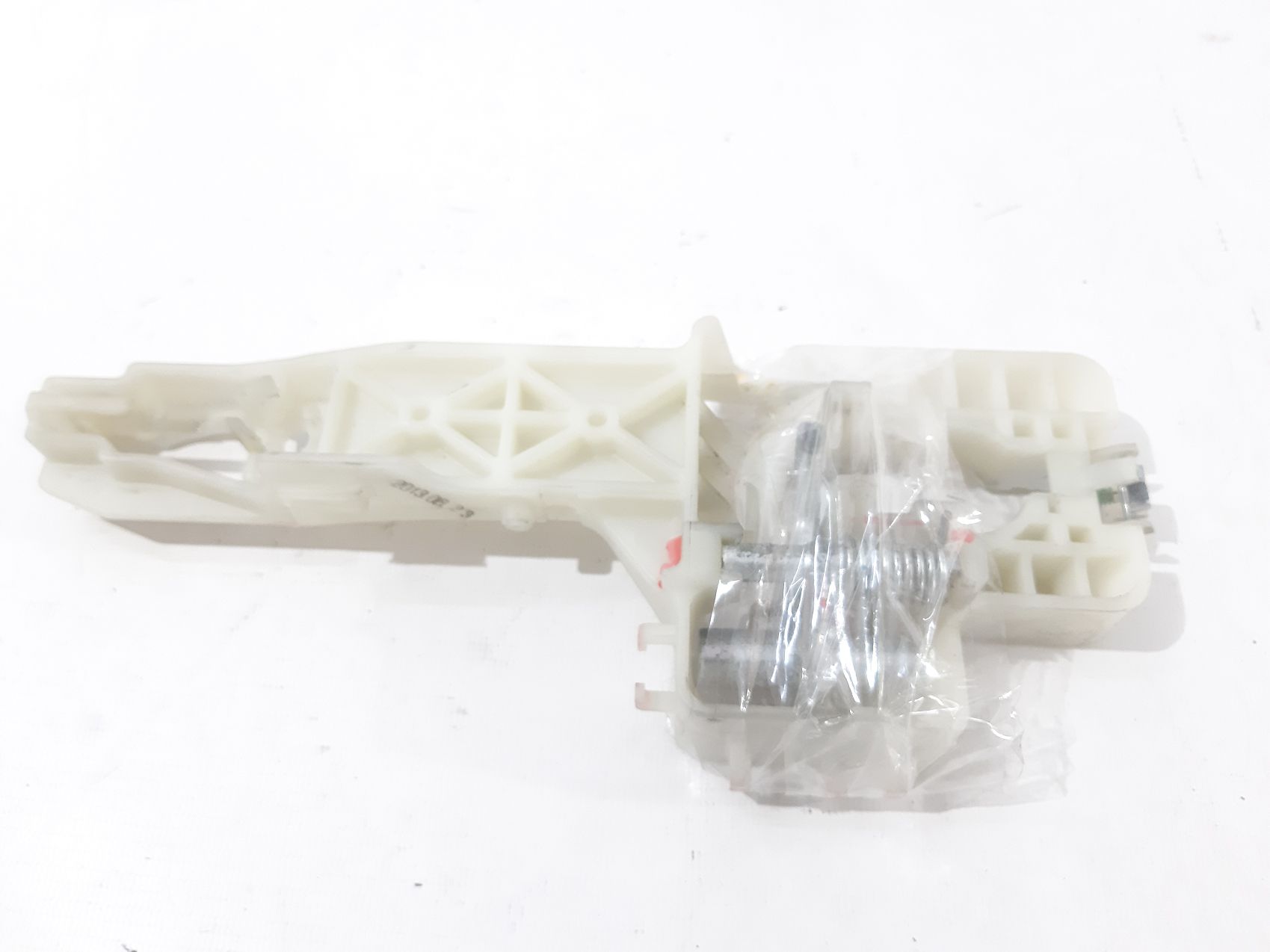 Veloster Кронштейн ручки дверей передньої правої Hyundai Veloster 2012-2016 826652V000 Hyundai Veloster 2