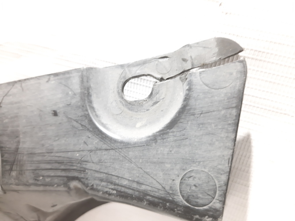 3 Пильовик двигуна бічний лівий Mazda 3 2014-2018 BJS756342 Mazda 3 13