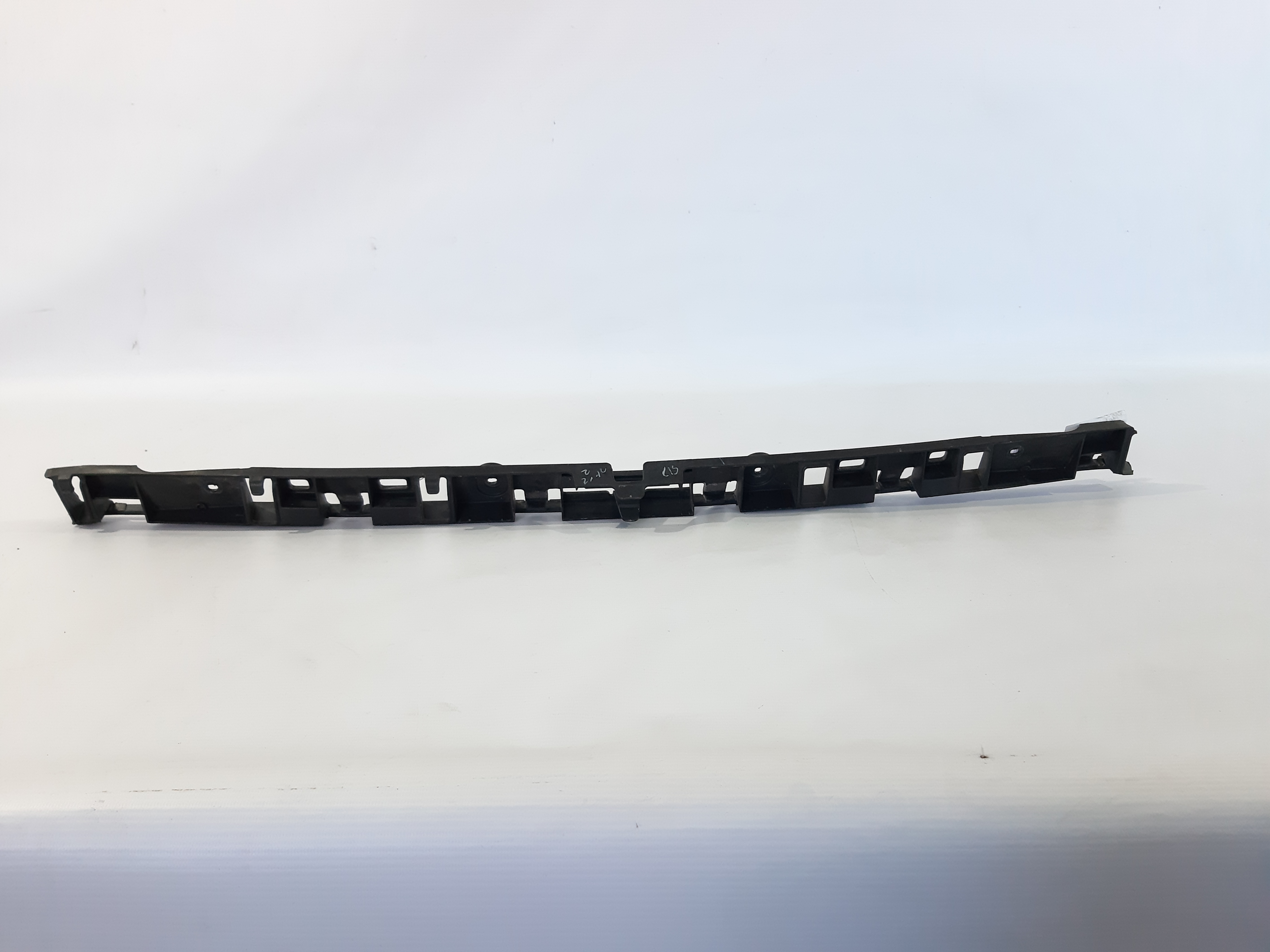 Jetta sedan Крепление заднего бампера центральное Volkswagen Jetta sedan 2011-2014 5C6807863 Volkswagen Jetta sedan 15