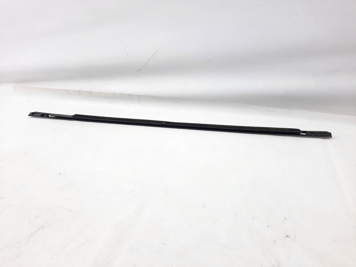 Altima Ущільнювальна гумка скла двері лівої зовнішня (хром) Nissan Altima 2013-2018 828213TA0A Nissan Altima 2