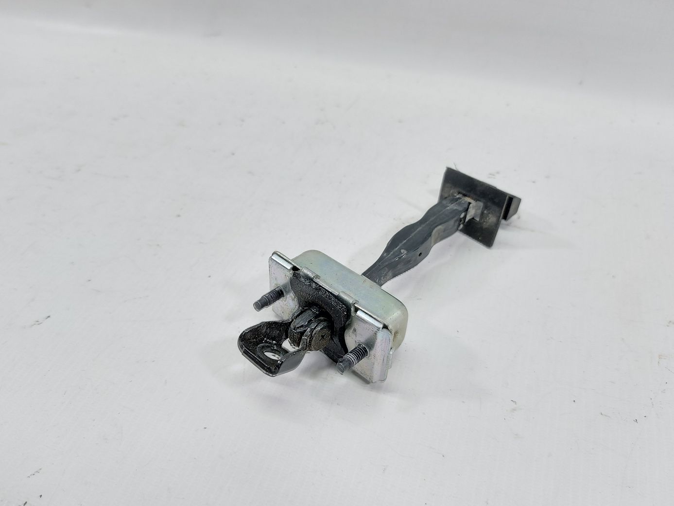 Ats. Обмежувач дверей задньої лівої Cadillac ATS 2014 84910632 Cadillac ATS