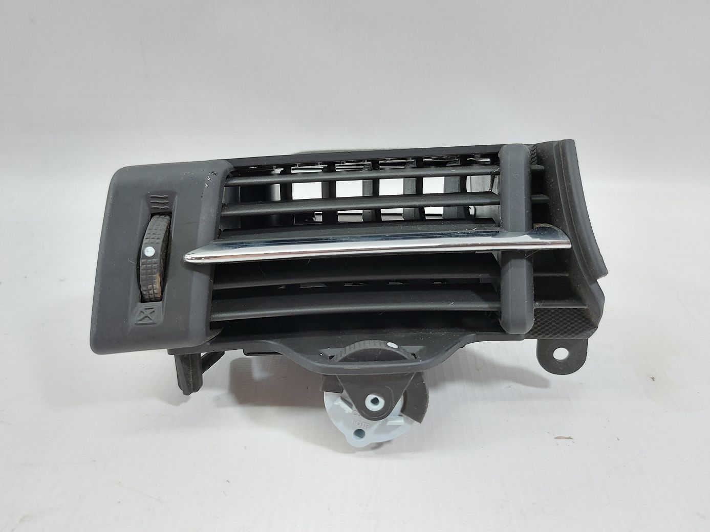 Malibu. Решітка повітроводу торпеди ліва Chevrolet Malibu 2013-2015 22837555 Chevrolet Malibu