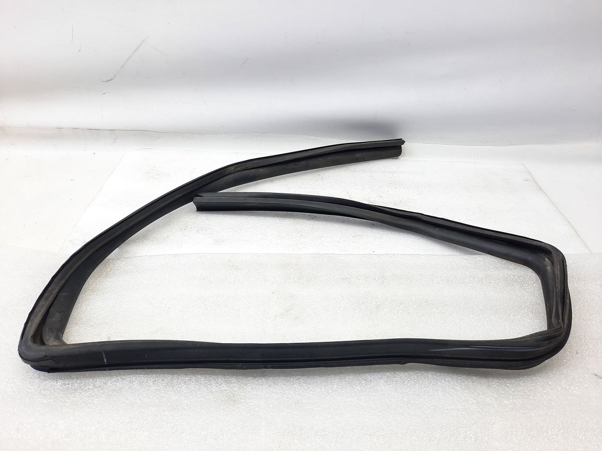 Journey. Направляющая резинка стекла двери задней правой Dodge Journey 2009-2020 5076872AD Dodge Journey