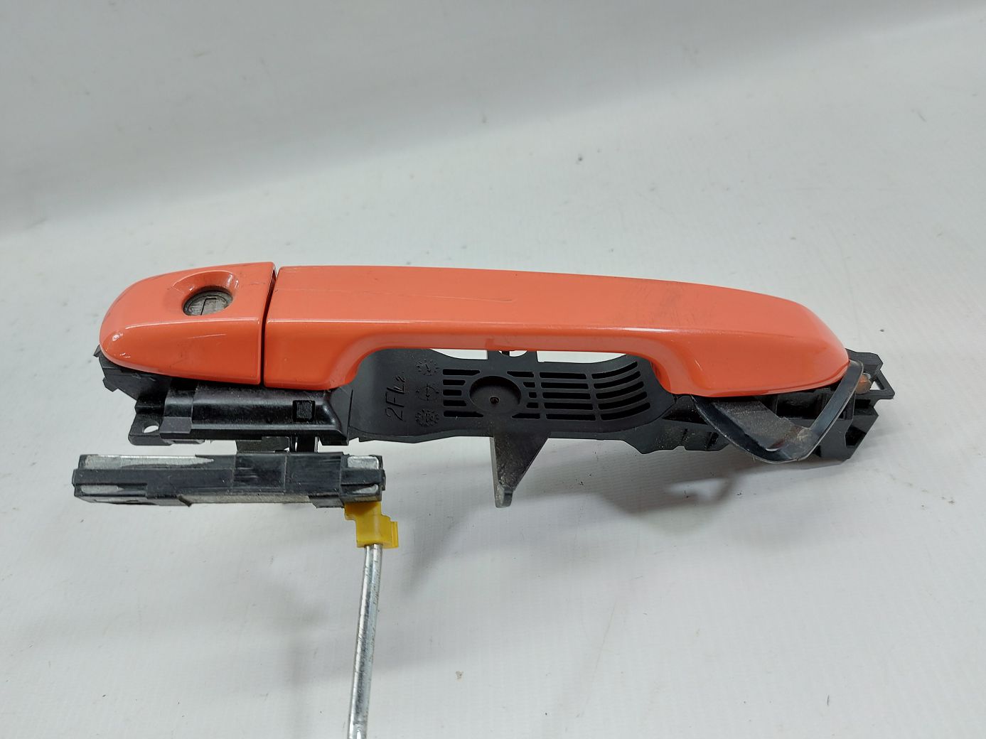 Prius Ручка двери передней левой наружная (оранжевая) Toyota Prius 2012-2015 6921152100D0 Toyota Prius 3