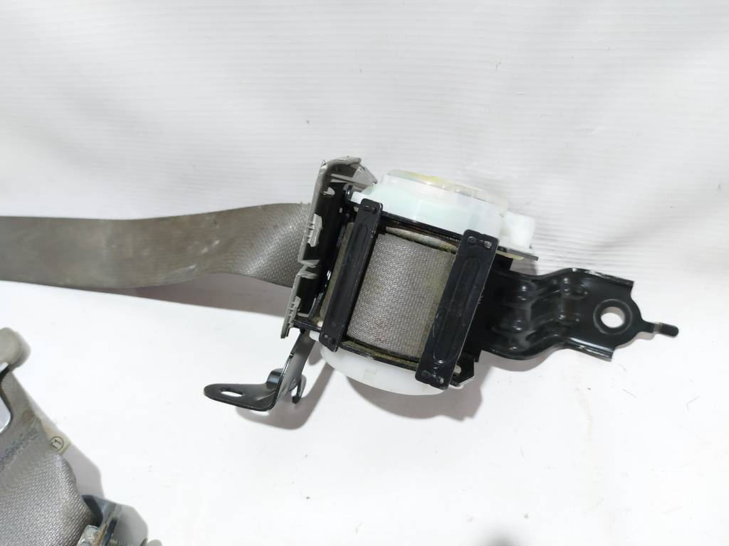 Insight Ремень безопасности задний левый Honda Insight 2010 04828TM8A00ZA Honda Insight 2
