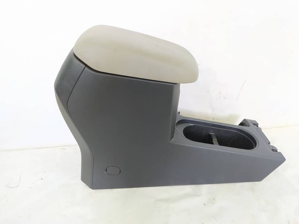 Forester Консоль підлокітника Subaru Forester 2014-2018 92113SG010 Subaru Forester 7