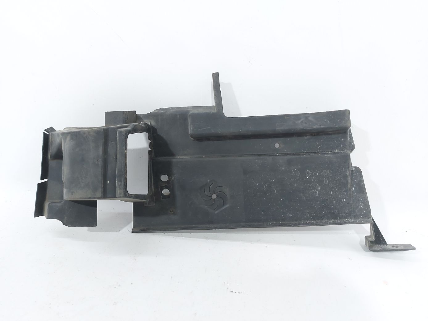 Dart Пыльник радиатора правый Dodge Dart 2014-2016 68381759AA Dodge Dart 7 Dart Пыльник радиатора правый Dodge Dart 2014-2016 68381759AA Dodge Dart 7