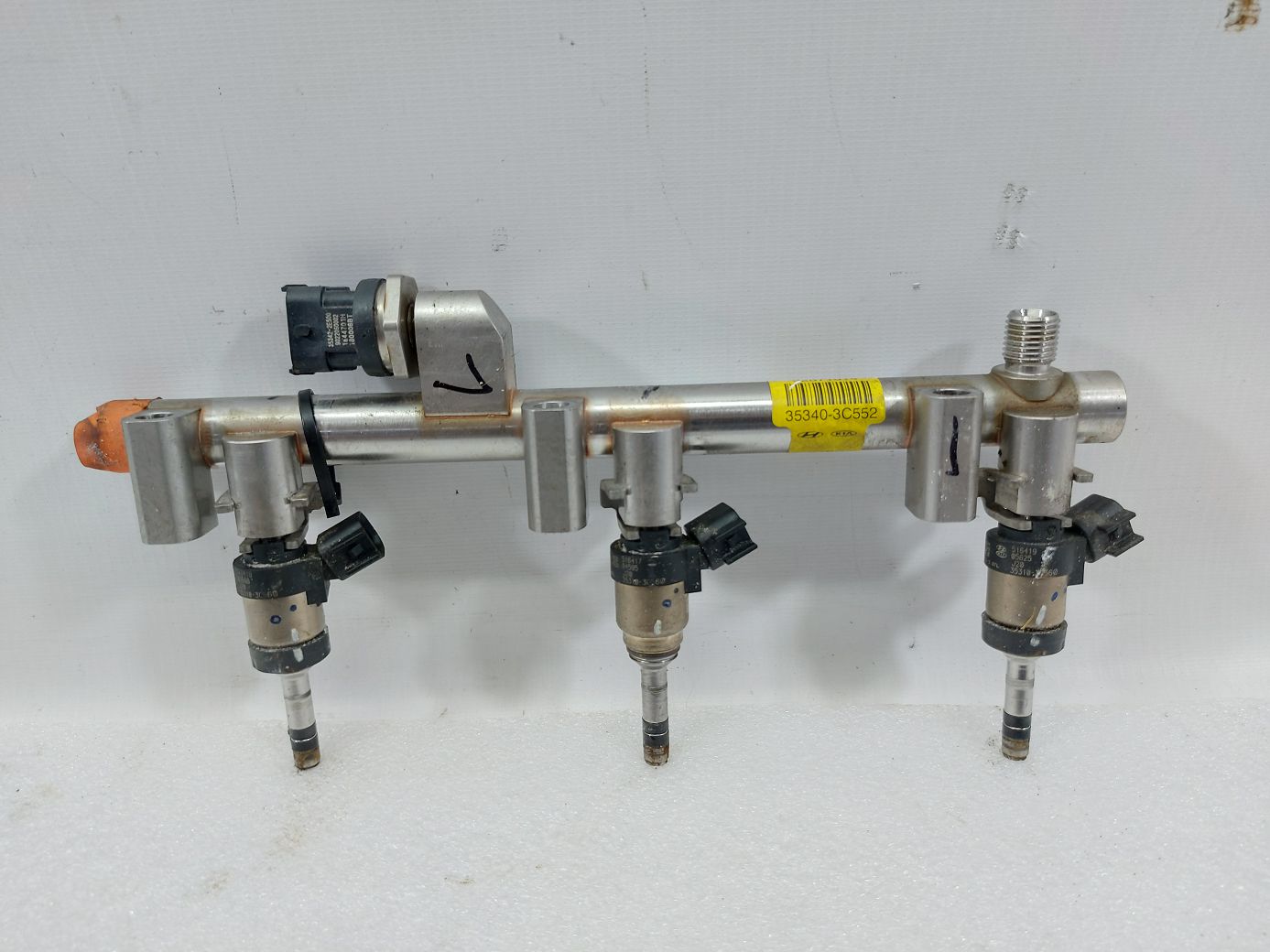 Cadenza Паливна рампа з форсунками (ліва) Kia CADENZA 2014-2016 353043C551 Kia CADENZA 2 Cadenza Паливна рампа з форсунками (ліва) Kia CADENZA 2014-2016 353043C551 Kia CADENZA 2