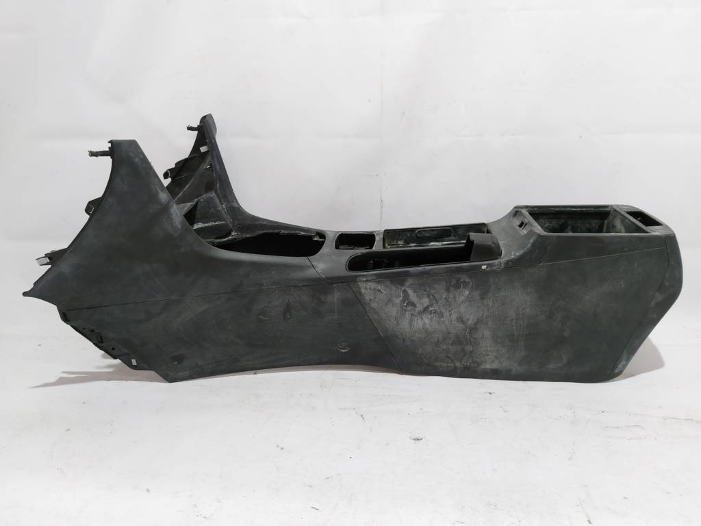 6 Консоль центральна Mazda 6 2014-2015 GHP9-64-420D-02 Mazda 6 6