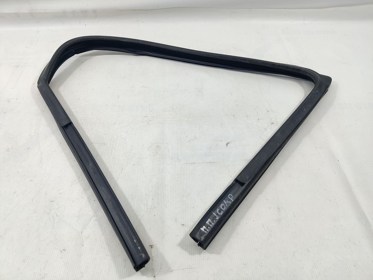 Compass Направляющая резинка стекла двери передней правой Jeep Compass 2007-2017 5074656AF Jeep Compass 2